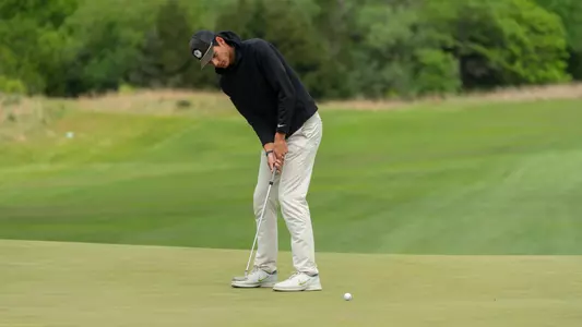 Sam Udovich connects on a putt.