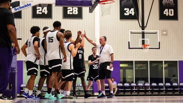 Jamie Dixon huddles with the team after practice.