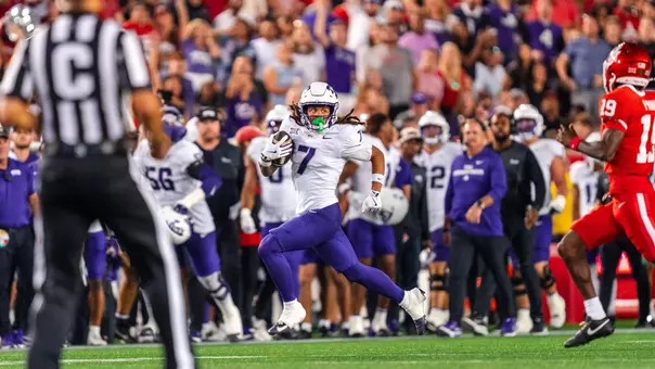 Jordan Dwyer running with the ball against Houston