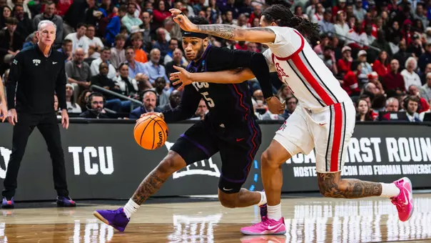 Micah Robinson gets by an Ohio State defender while Jamie Dixon looks on