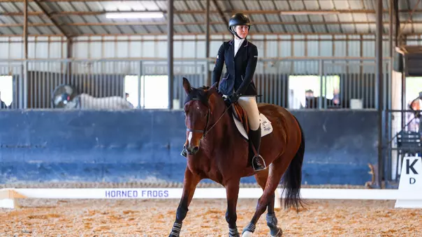 Lilly Goldstein competing on the Flat at home