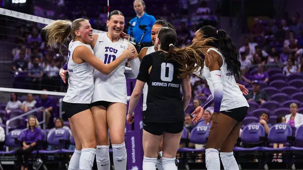 TCU Volleyball's Rosemary Archer and Kinsley Young hug