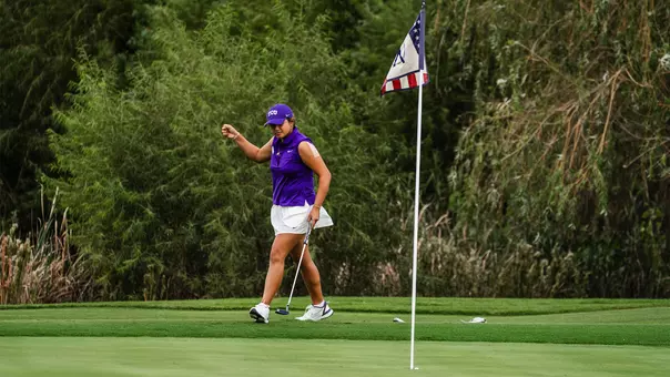 Kirstin Angosta celebrates a birdie putt at the Schooner Fall Classic