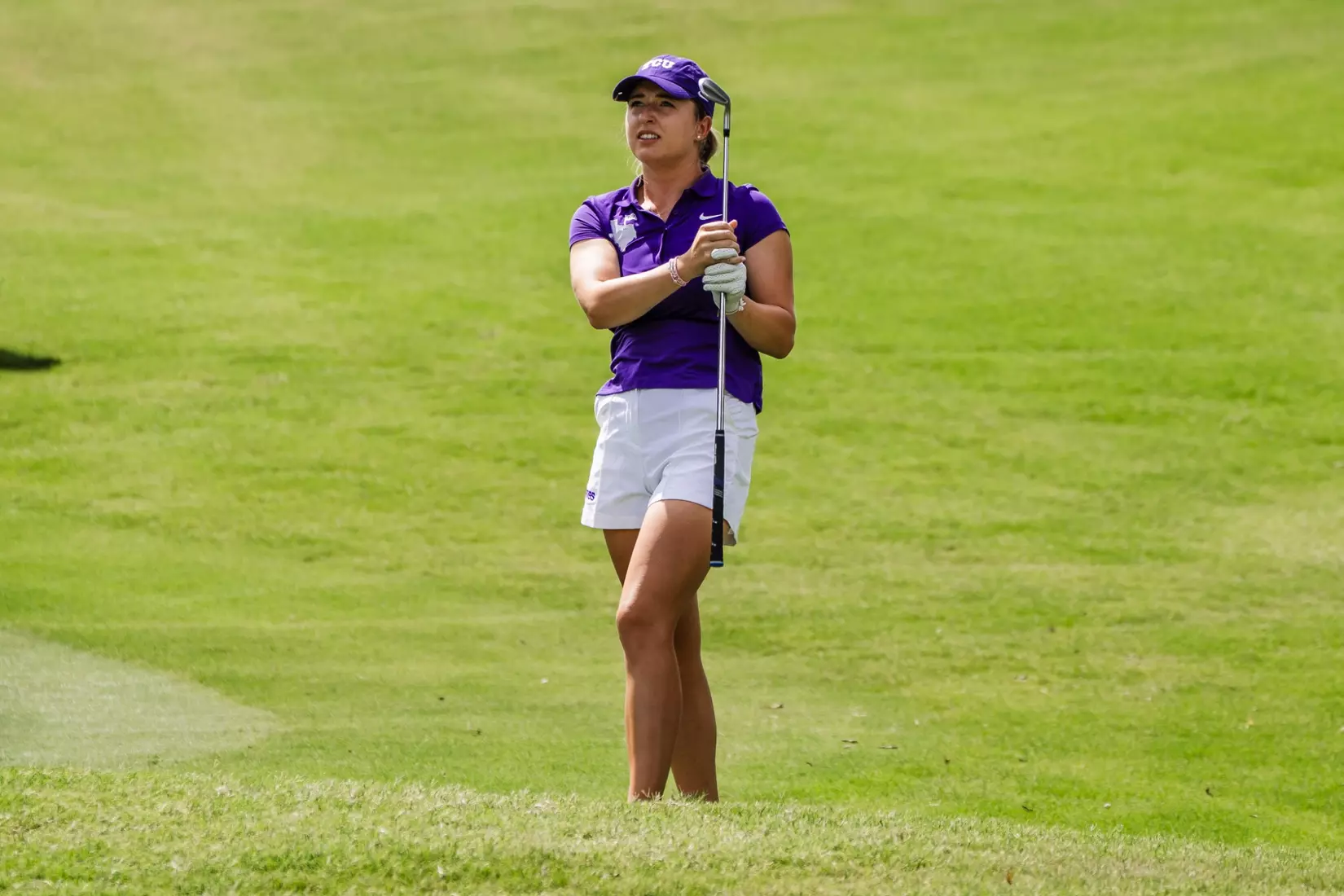 Sofie Dimitrova catches her iron and tracks an approach shot/