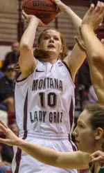 Kenzie De Boer reached 1,000 career points in the loss