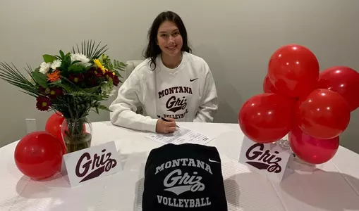 Olivia Boulding signing