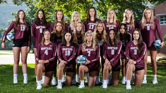 2022 Montana volleyball team photo