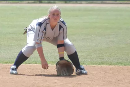 Gaels Snap Softball's Winning Streak With 7-0 Win At Aggie Stampede Image