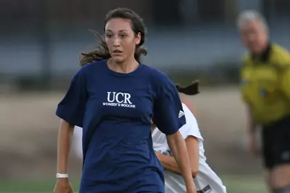 Kristina Noriega Dribbling