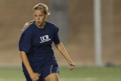 Kayla Troesh Dribbling