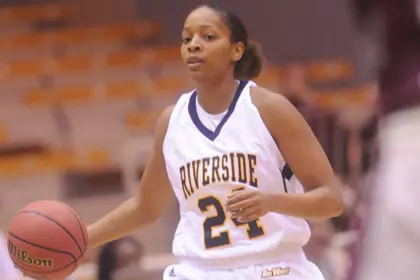 UCR Women's Hoops Falls In Overtime At Long Beach State, 70-68 Image