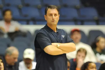 2010-11 Women's Basketball Preview: Q&A With Head Coach John Margaritis Image