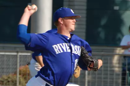 Matt Larkins Pitching