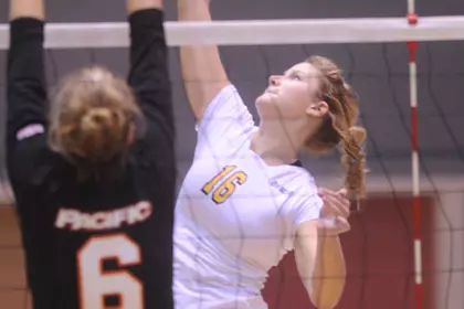 Simpson's 10 Kills Not Enough As Aggies Sweep UCR Volleyball Image