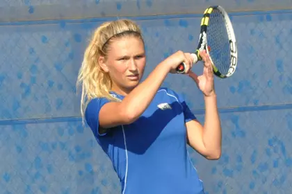 Women's Tennis Sweeps Top Flight In Singles In 5-2 Win At CSUB Image