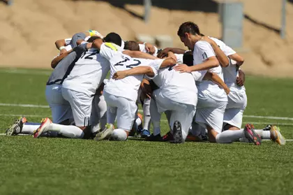 2011 Men's Soccer Team Knealing Pregame