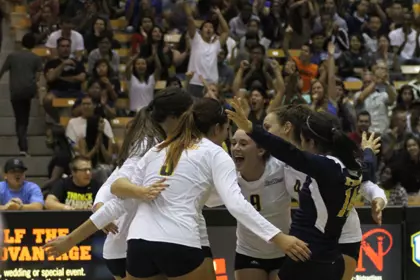 Volleyball Hosts #7 Hawai'i In Home Opener Friday At 7 PM Image