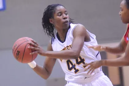Highlanders Hang On For Three-Point Victory At UC Irvine, 70-67 Image