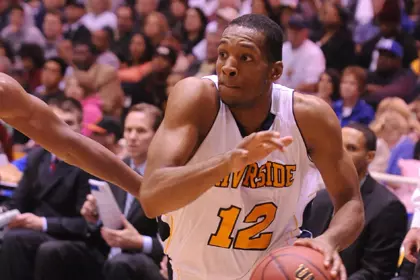 Phil Martin's 21 Lifts Men's Basketball Past Southern Utah, 57-52 Image