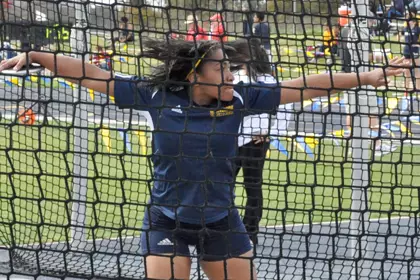 Nikki James discus