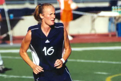 women's Soccer Stings Hornets, Post Fifth Straight Shutout Image