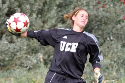 Women's Soccer Drops Second Straight Conference Match, 1-0, At Long Beach State Image