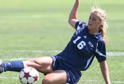 Women's Soccer Wins Third Straight Conference Match With 3-1 Win Over UC Irvine Image