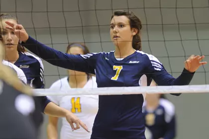 California Sweeps Volleyball 3-0 In Game Two Of Molten Classic Image