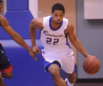 Men's Basketball Falls 76-61 At Hawai'i Image