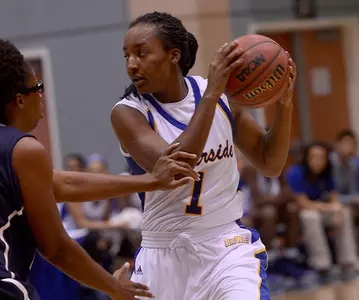 Women's Basketball Improves To 3-1 With 75-63 Win At CSU Bakersfield Image
