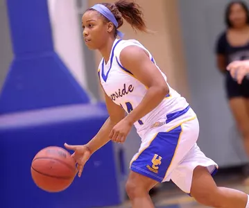 Nottingham's 25 Points Guides Women's Basketball To 68-67 Victory At UC Irvine Image