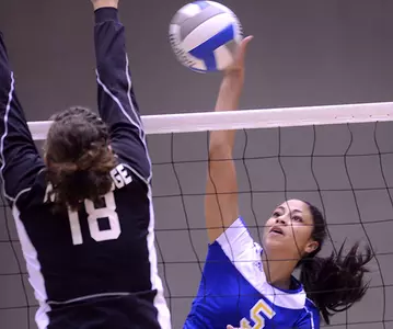 Cox's 25 Kills Not Enough For UCR Volleyball In Four-Set Loss To The Beach Image