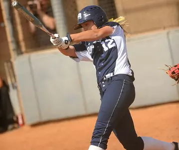Softball Rallies Back From Four-Run Deficit To Defeat Sacred Heart, 6-5 Image