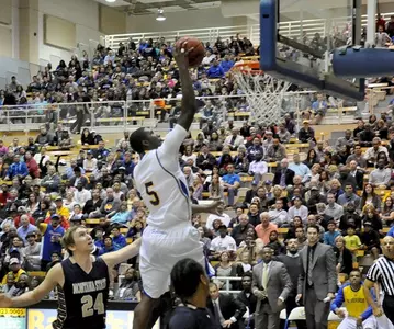 Taylor Johns Dunking