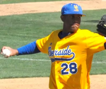 Donovan Gonzalez pitching