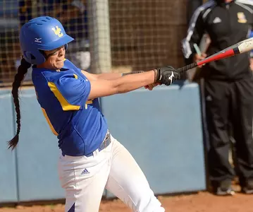 Softball Gets Back On Winning Track With 6-5 Victory Over San Diego State Image