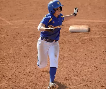 #16 Hawai'i Defeats Softball 16-0 To Open Big West Conference Series Image