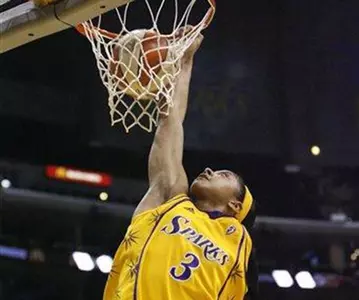 Candace Parker Dunking