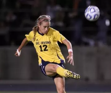 Coach Sarah Devine playing at UC Irvine