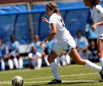 Alexa Bustamante Dribbling