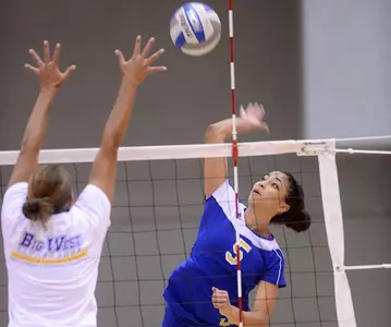 Volleyball Falls In Straight Sets To UC Irvine, 25-19, 25-18, 25-10 Image