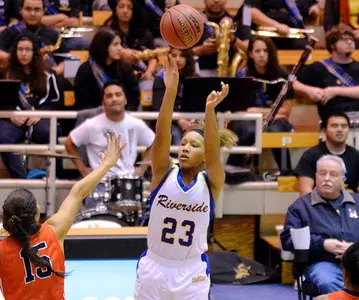 Women's Basketball Remains On Road With Games At UCLA And LMU Image
