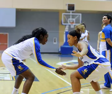 Women's Basketball Heads To The Aloha State For Thursday 9 PM PT Tilt At Hawai'i Image