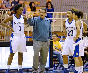 Women's Hoops To Face Long Beach State Saturday At 4 PM Image