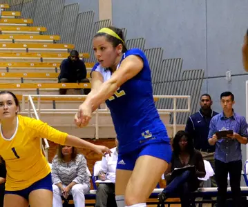 Volleyball Falls To CSUN, 3-0 Image