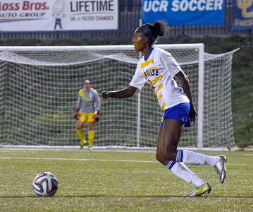 Christina Tucker's Stick Back Gives Women's Soccer 3-2 Overtime Win Over UCSB Image