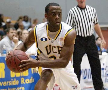 Highlanders Hold on to Get First Big West Win, 78-70 Over CSN Image