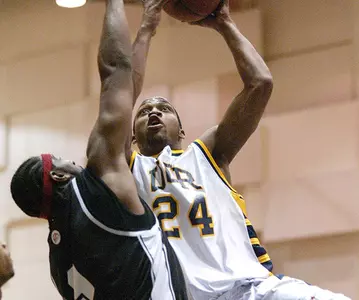 UCR Wins Third in a Row, Defeating St. Mary's 83-71 Image