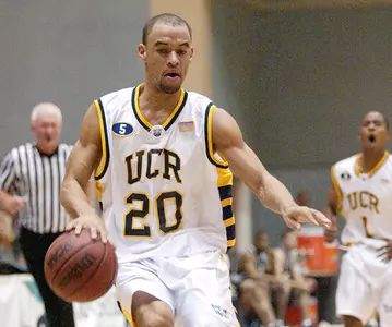 Highlanders Cruise to 72-54 Win Over Irvine Image