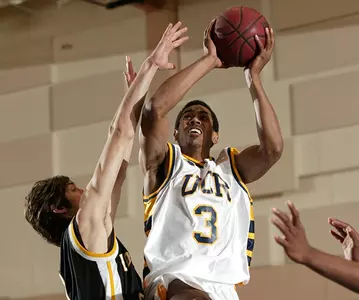 Highlanders Bounce Back to Defeat Titans, 64-60 Image